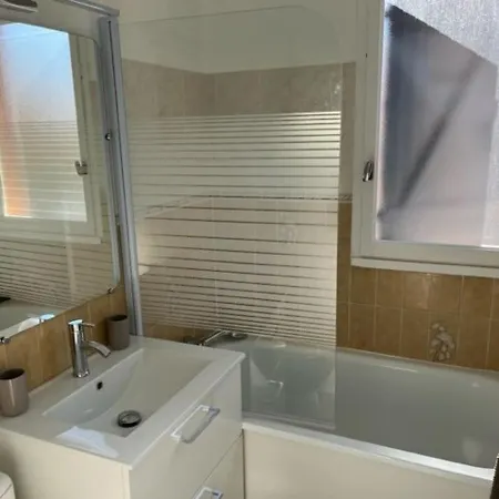 Renove Avec Clim, Parking, Piscine—proche Commerces, Et Port Au Cap D'agde - Fr-1-749-6 אגדה